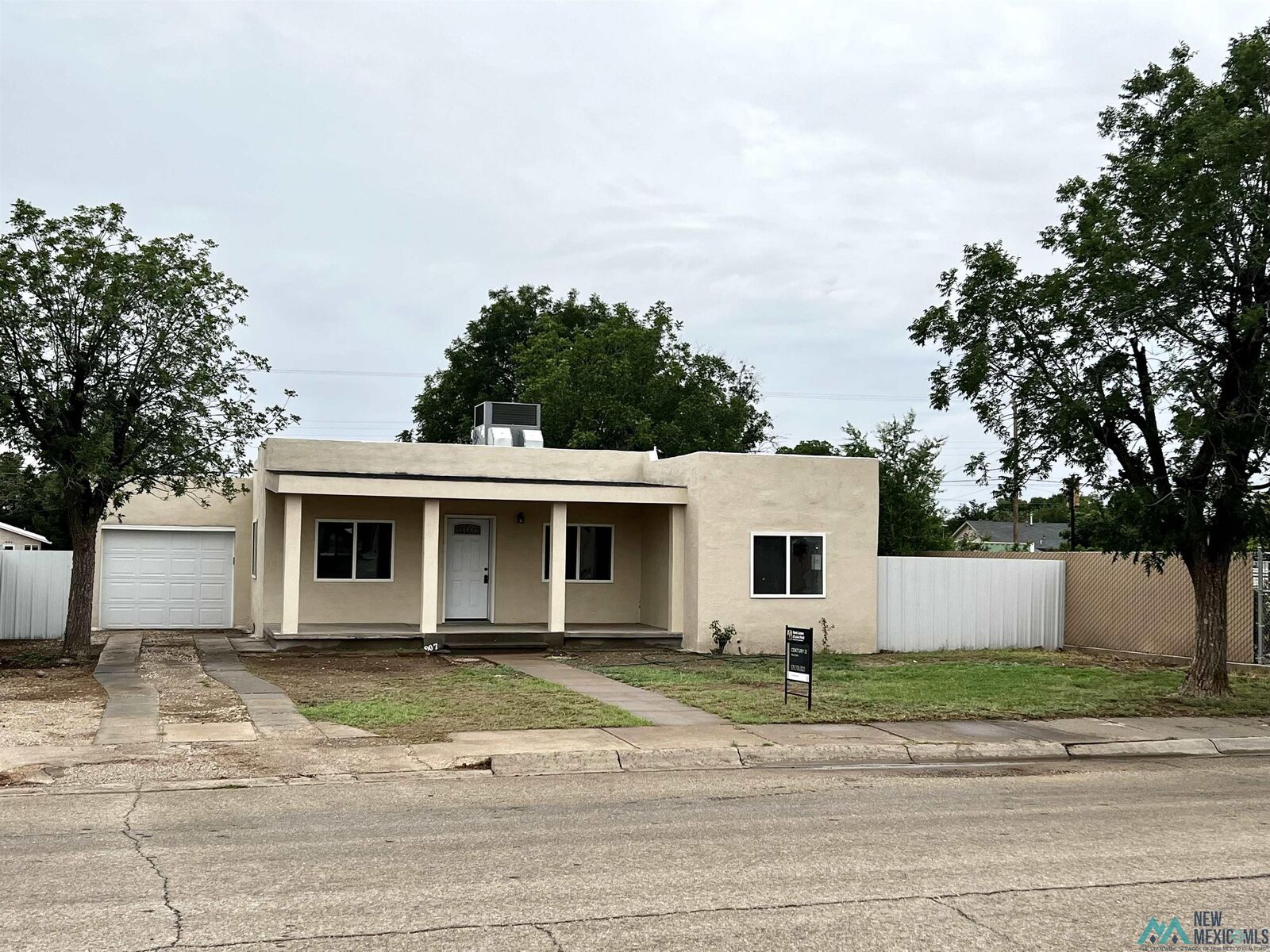Property Photo: 907 W Dallas Avenue NM 88210-1905