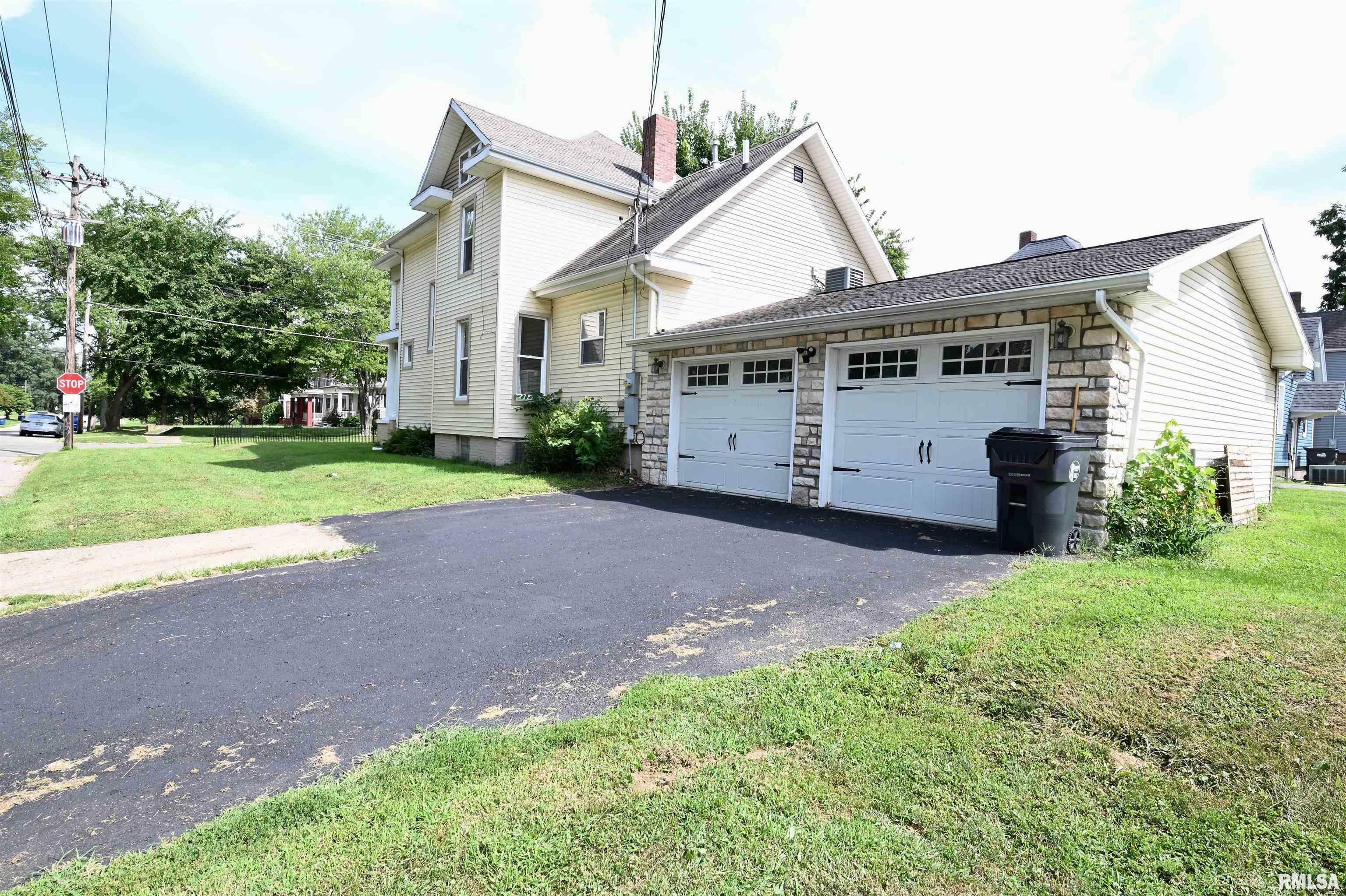 Property Photo:  84 N Avenue D  IL 61520 