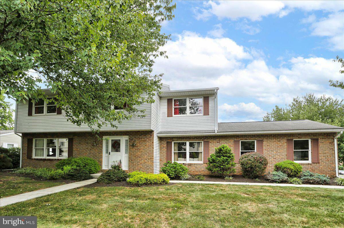 Property Photo: 2115 Foxfire Drive PA 17055