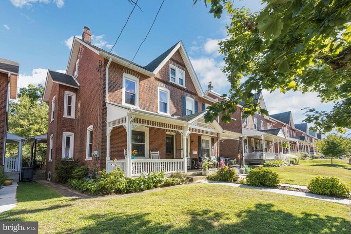 216 Highland Avenue  Downingtown PA 19335 photo
