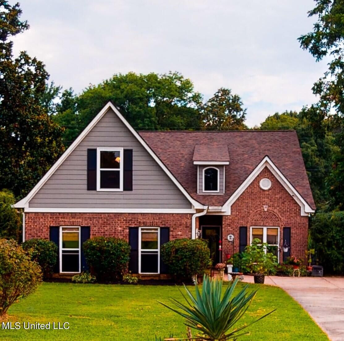 Property Photo:  1863 Jeannie Drive  MS 38671 