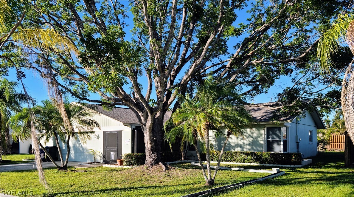 Property Photo:  870 Adelphi Court  FL 33919 