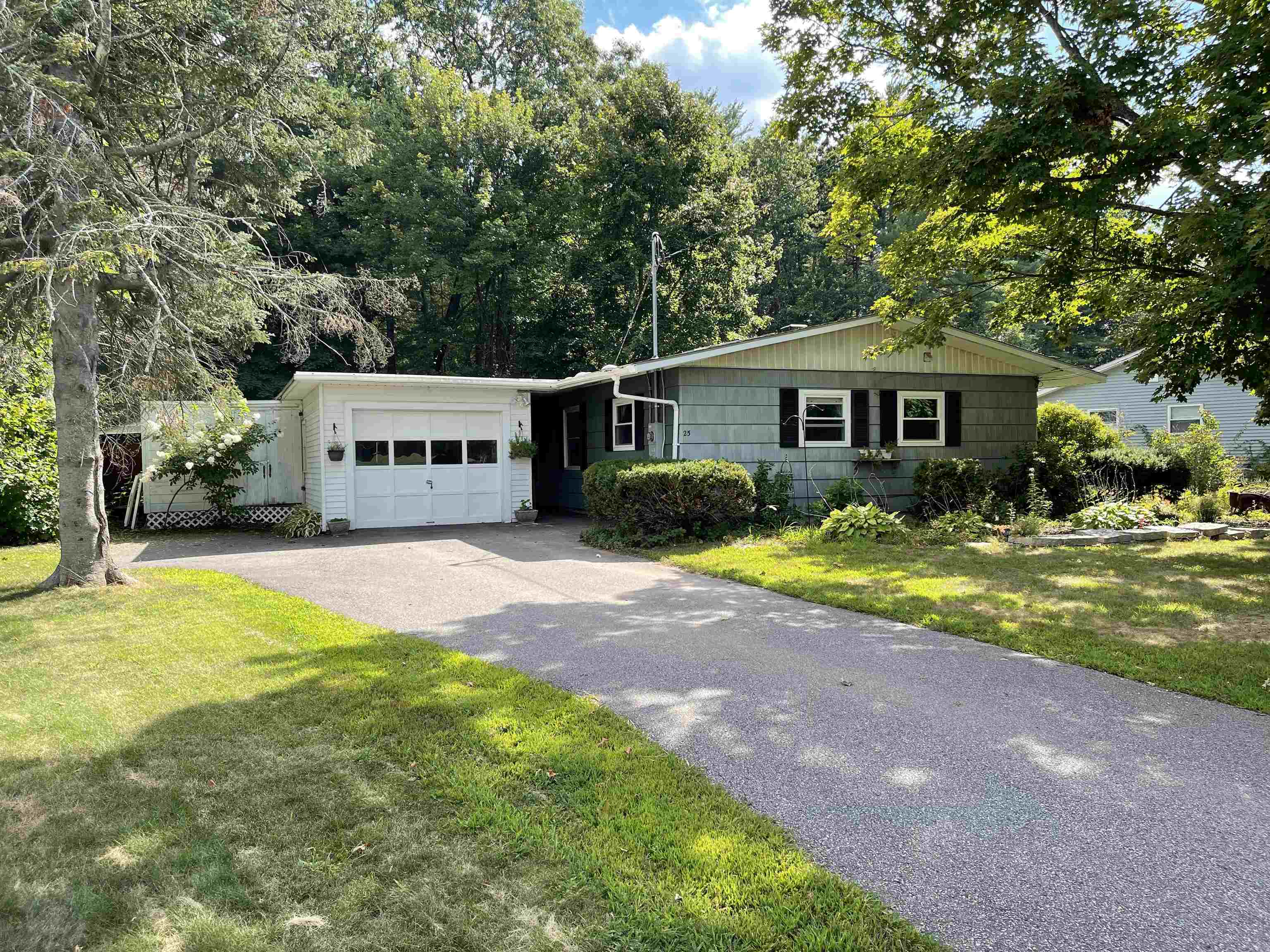 Property Photo:  25 Conant Drive  NH 03301 