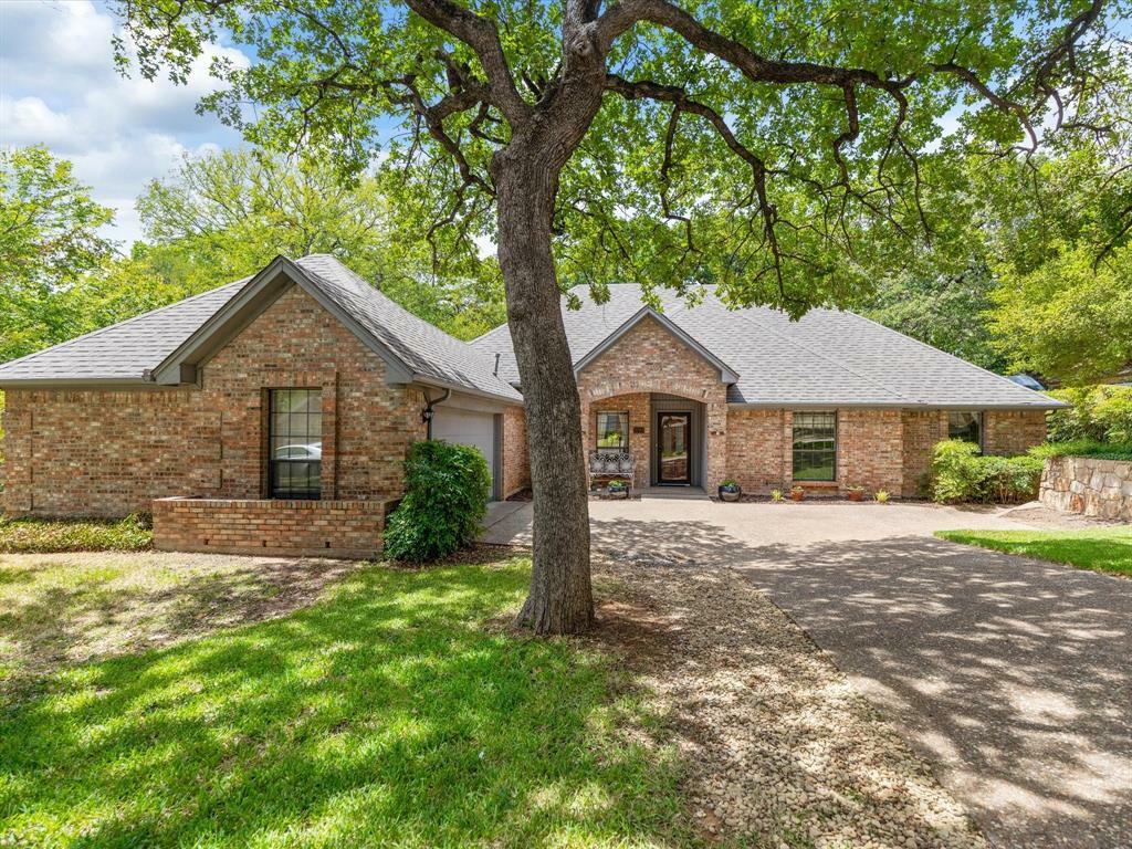 Property Photo:  2712 Woodside Drive  TX 76016 