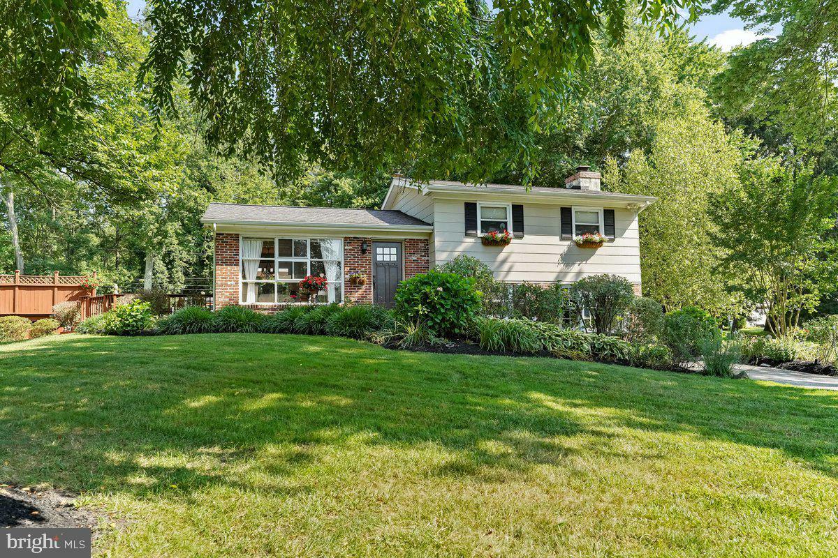Property Photo: 39 Hillbrook Circle PA 19355
