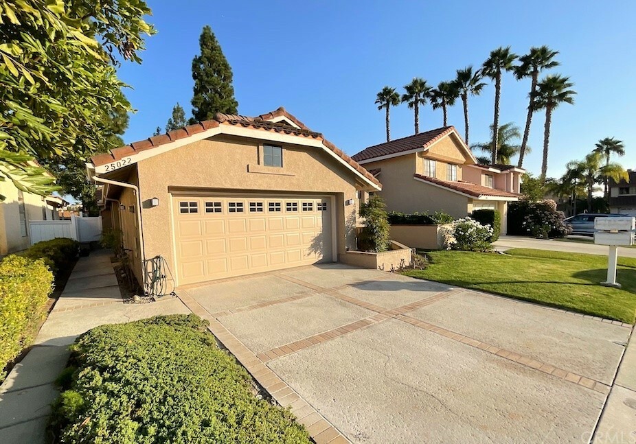 Property Photo:  25022 Sanoria Street  CA 92677 