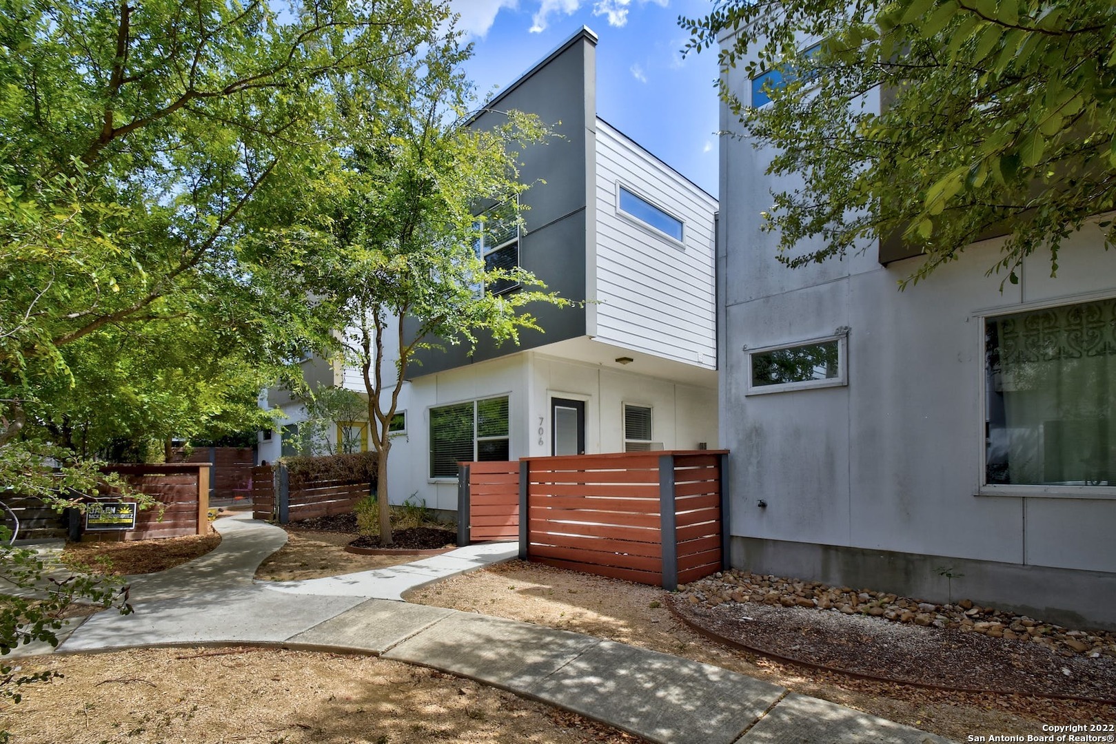 706 N Cherry St  San Antonio TX 78202 photo