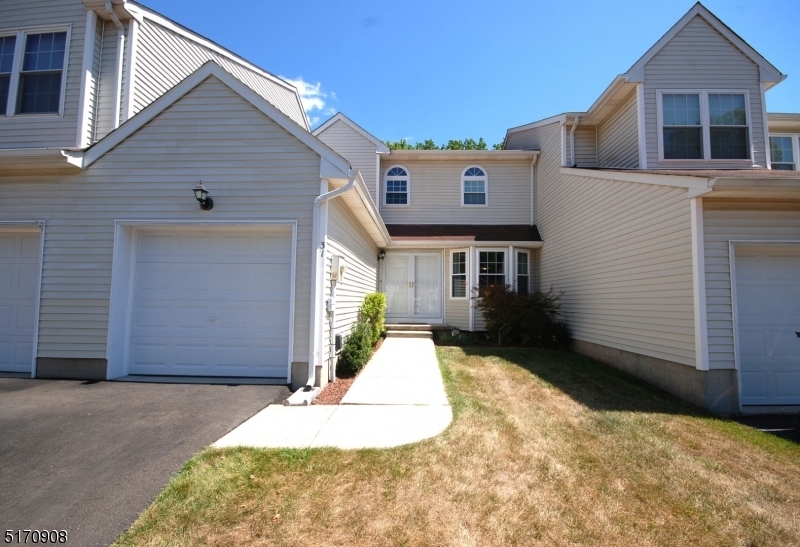 Property Photo:  31 Iroquois Trl  NJ 08876 