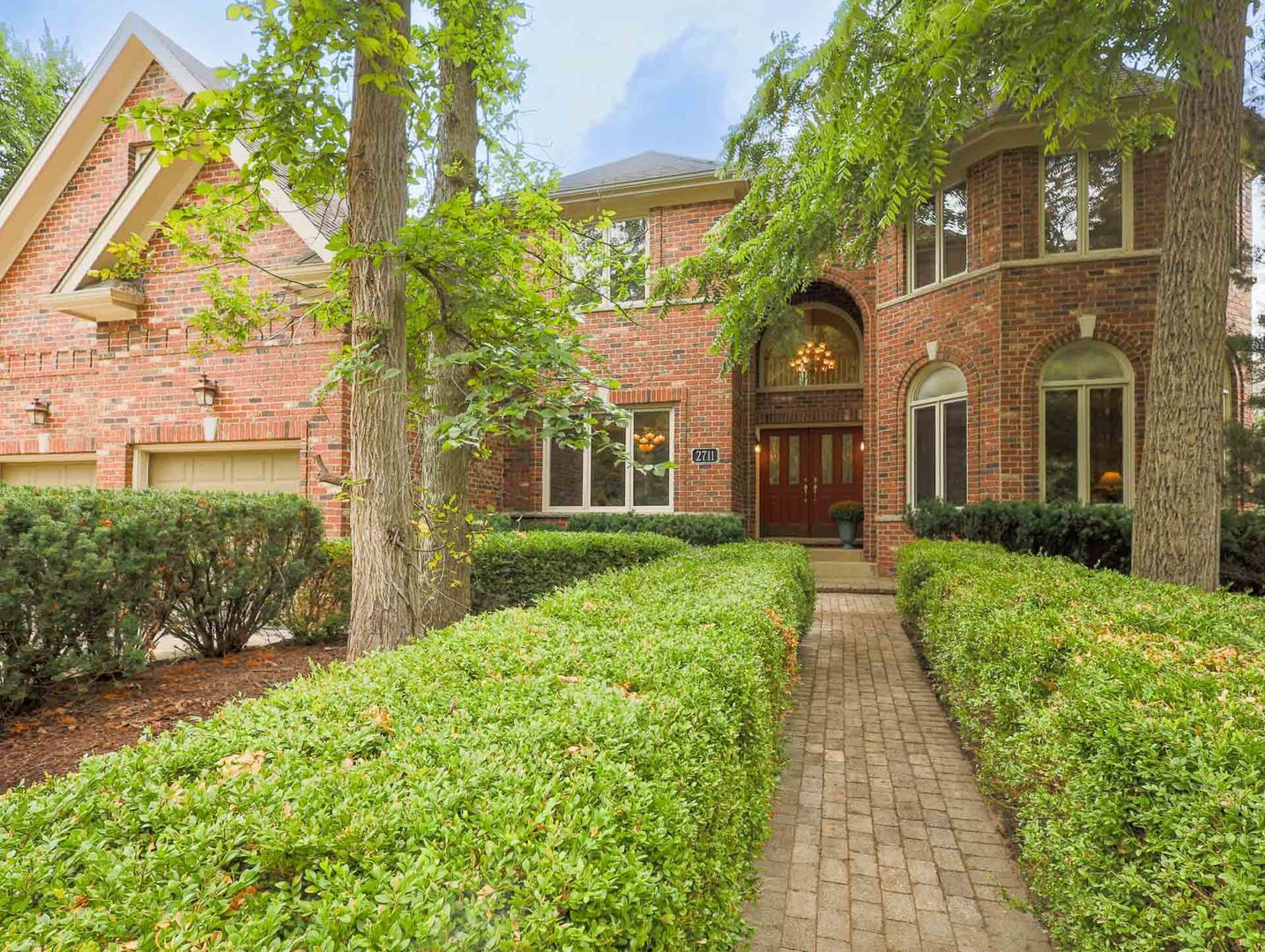 Property Photo: 2711 Charter Oak Court IL 60502