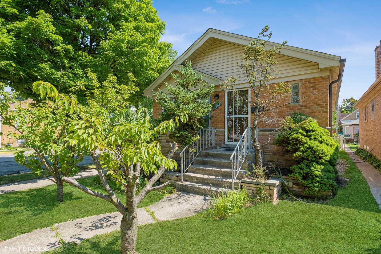 Property Photo: 1601 Highland Avenue IL 60402