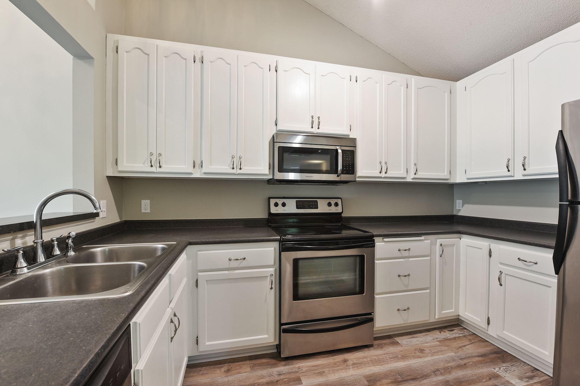 Property Photo: 7500 Edinborough Way 3302 MN 55435