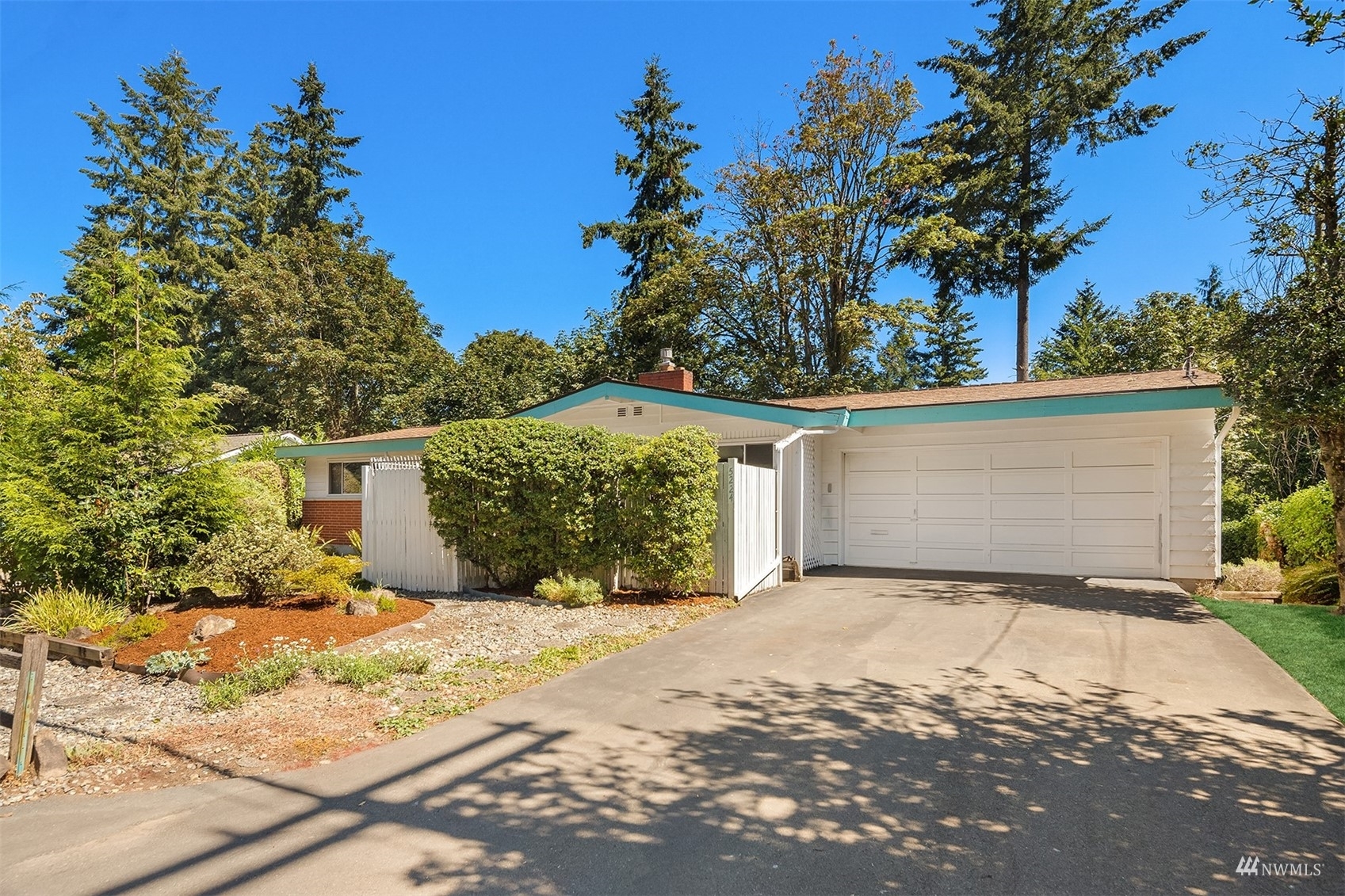 Property Photo:  5224 119th Avenue SE  WA 98006 