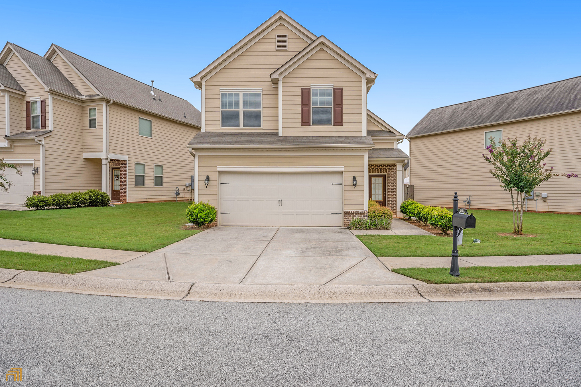 Property Photo:  2408 Oakleaf Circle  GA 30058 