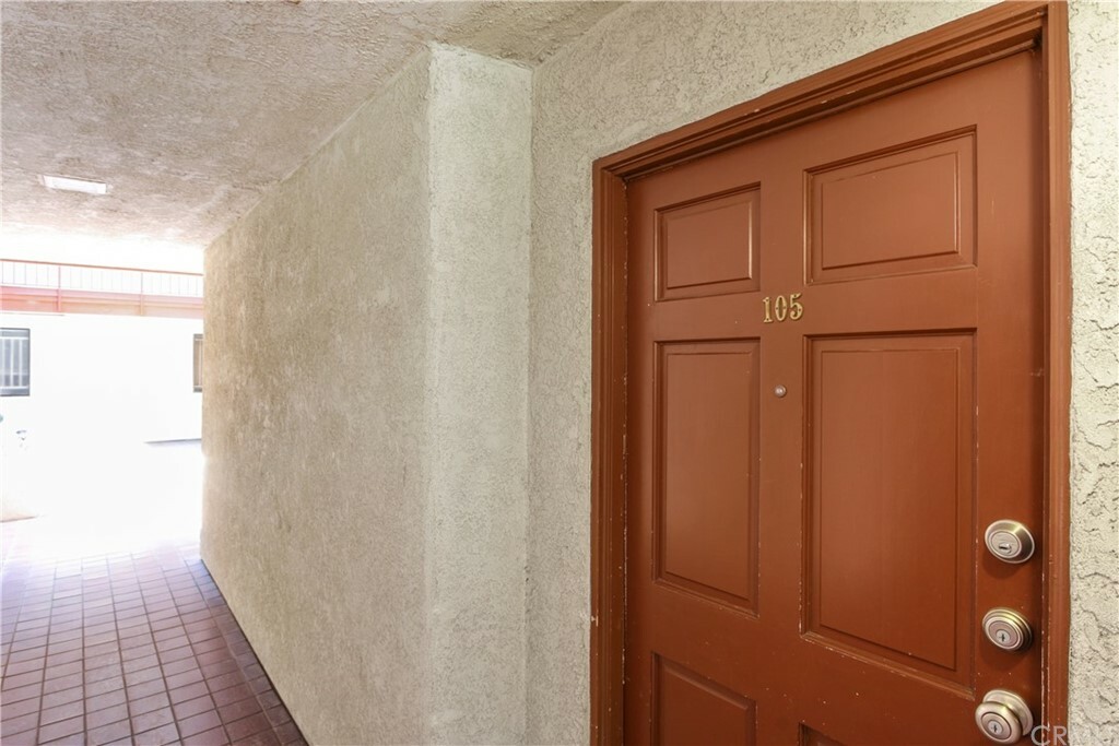 Property Photo:  7625 Reseda Boulevard 105  CA 91335 