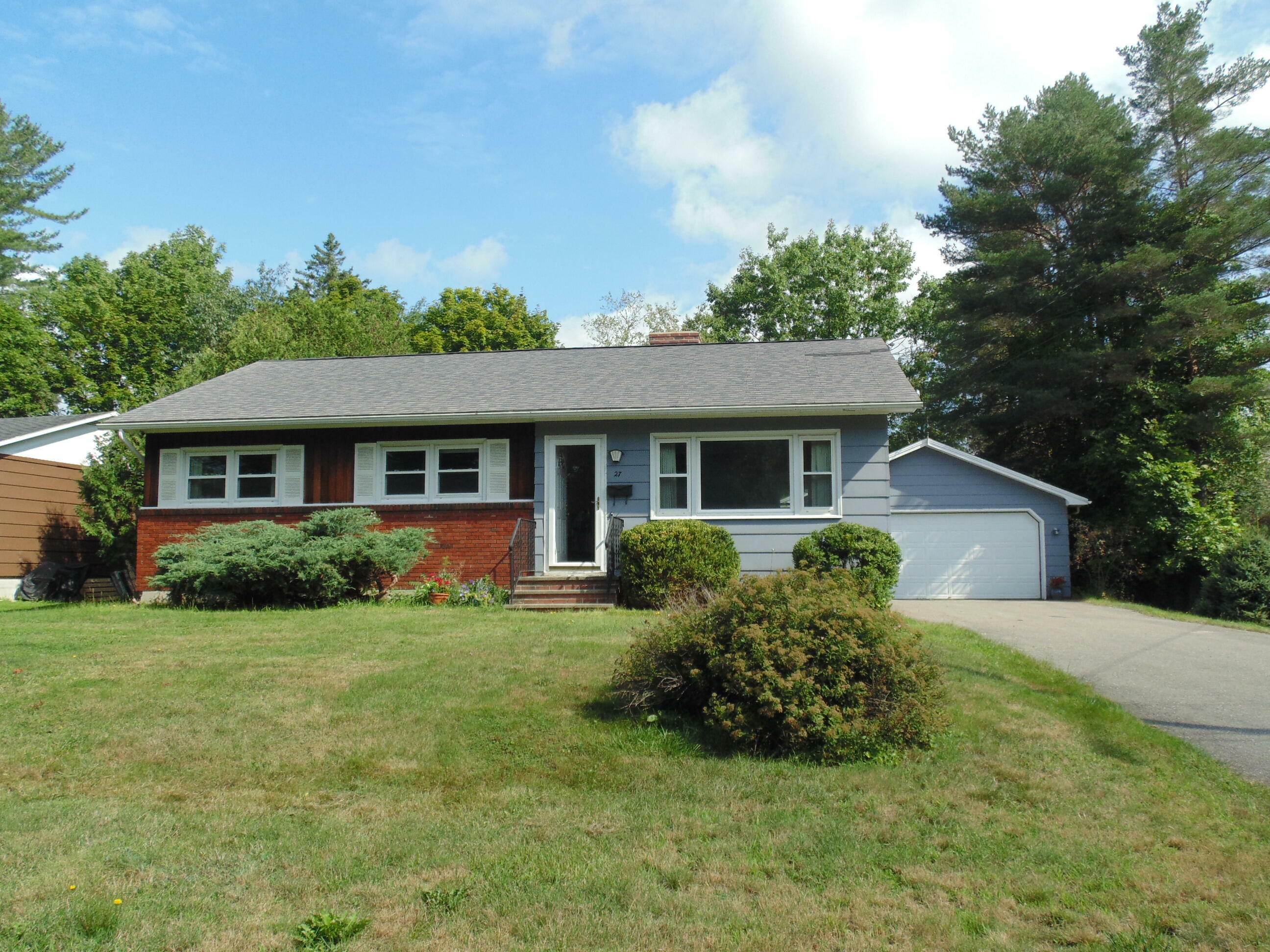 27 Mainewood Avenue  Orono ME 04473 photo