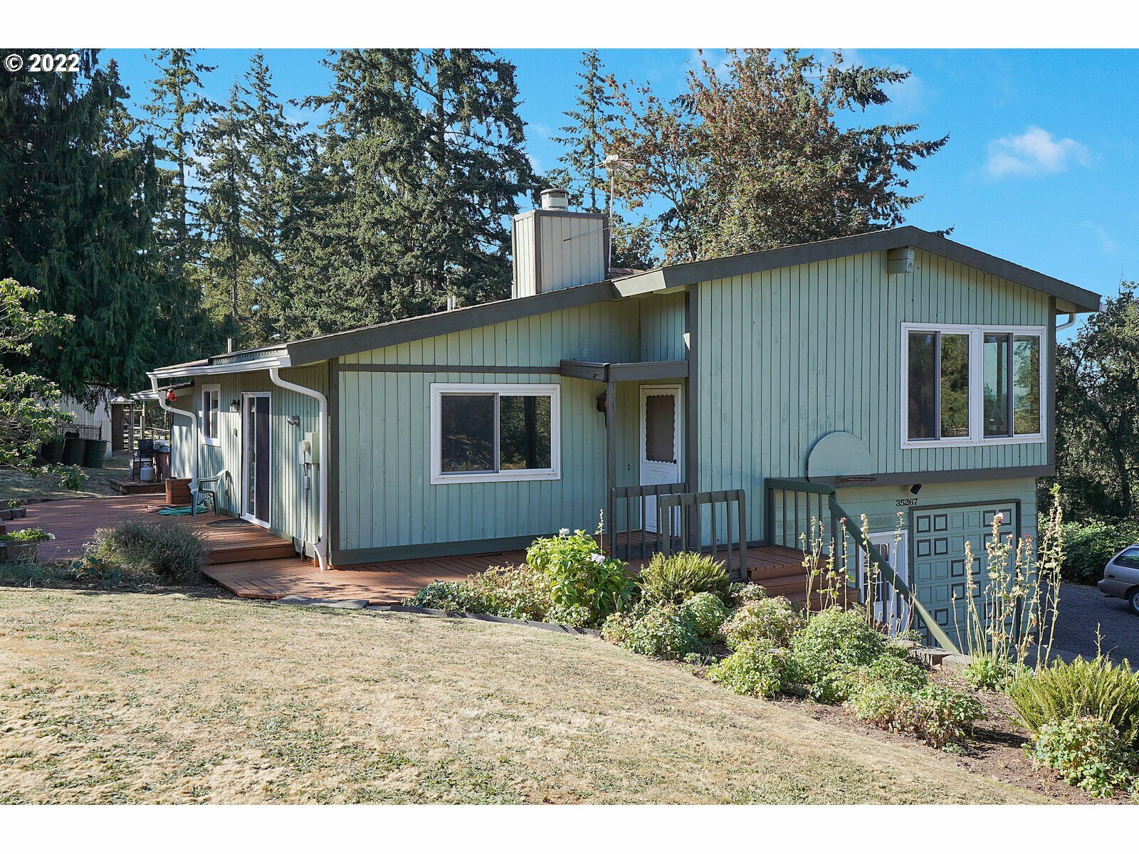 Property Photo: 35267 S Acer Ln OR 97038
