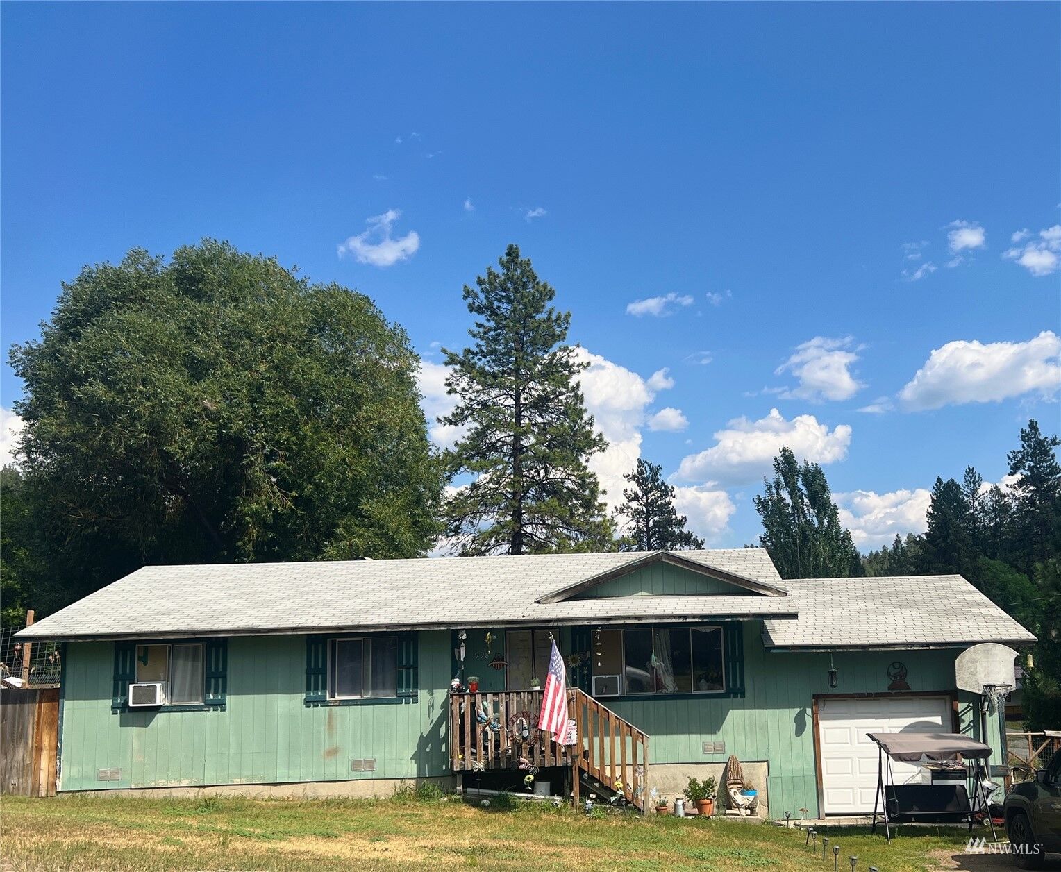 Property Photo:  998 S Monroe  WA 99166 