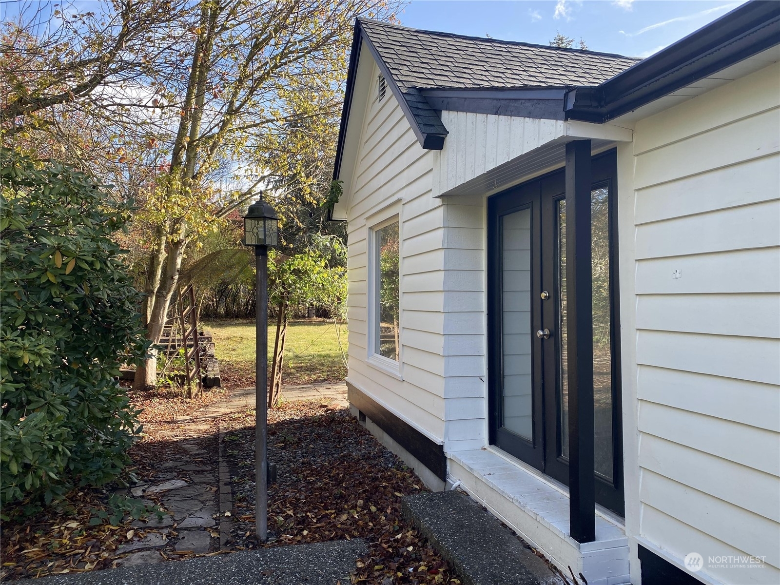 Property Photo:  2620 E Connecticut Street  WA 98226 