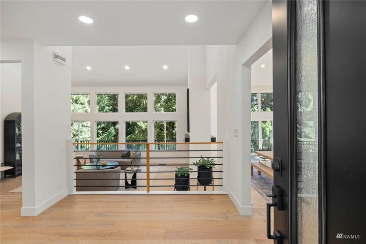 Property Photo: 840 W Sunset Way WA 98027