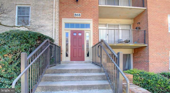 Property Photo:  868 College Parkway 102  MD 20850 