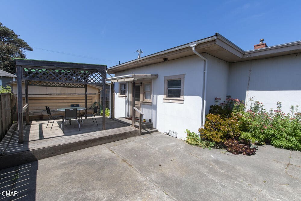 Property Photo:  426 E Oak Street  CA 95437 