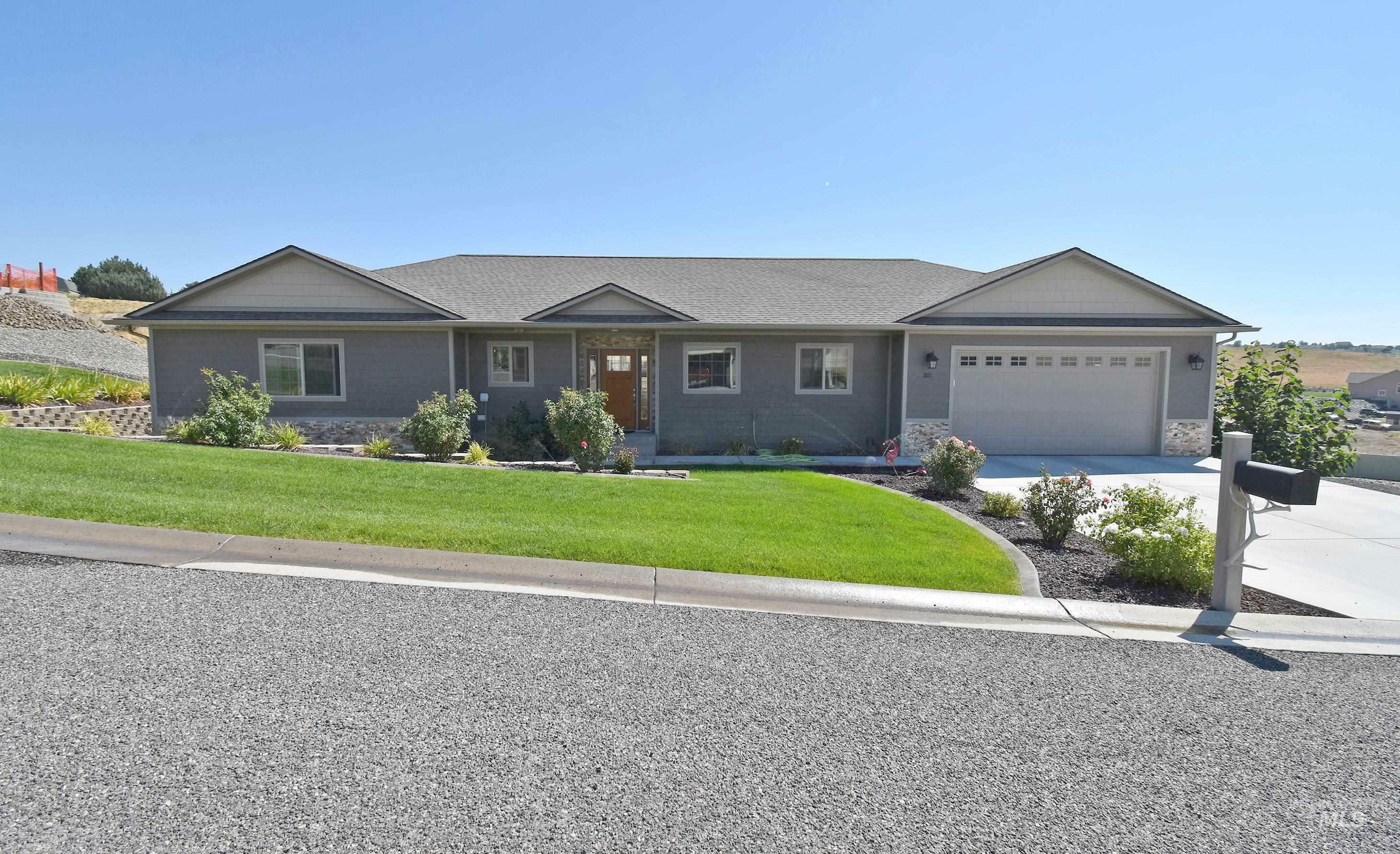Property Photo: 2611 Remington Way WA 99403
