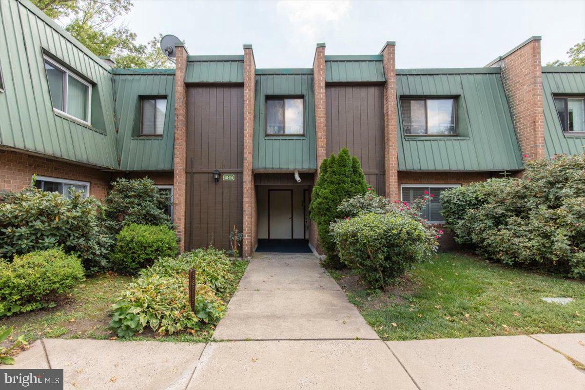 Property Photo: 813 Meadowview Lane 813 PA 19453