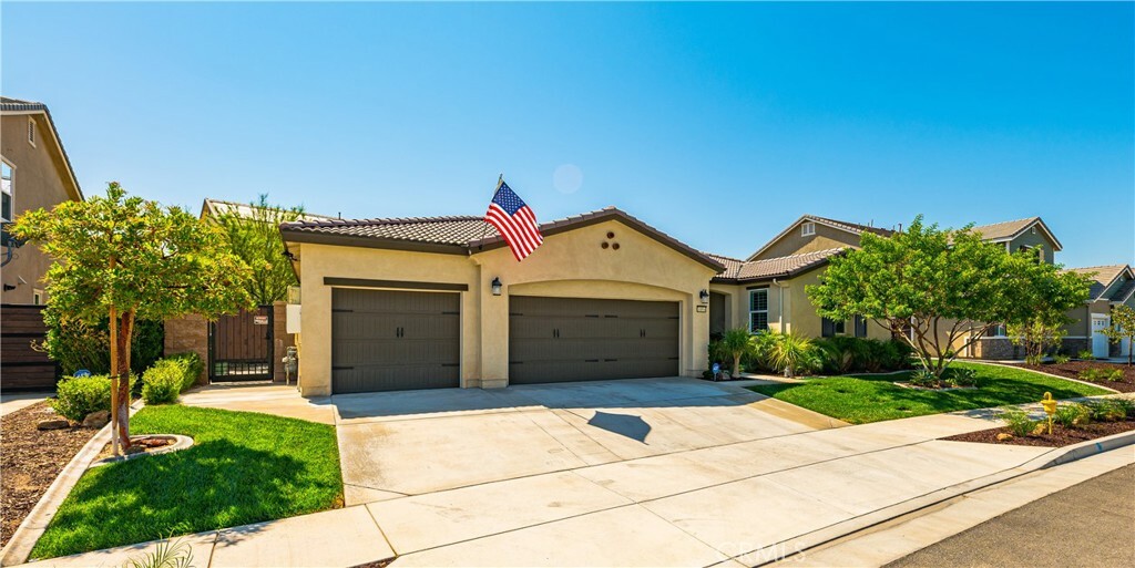 Property Photo:  16894 Clementine Court  CA 92503 