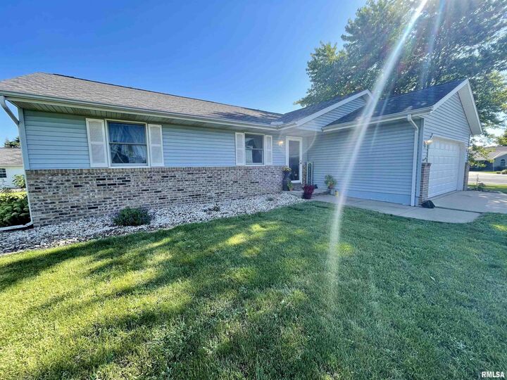 2203 Mitchell  Eureka IL 61530 photo