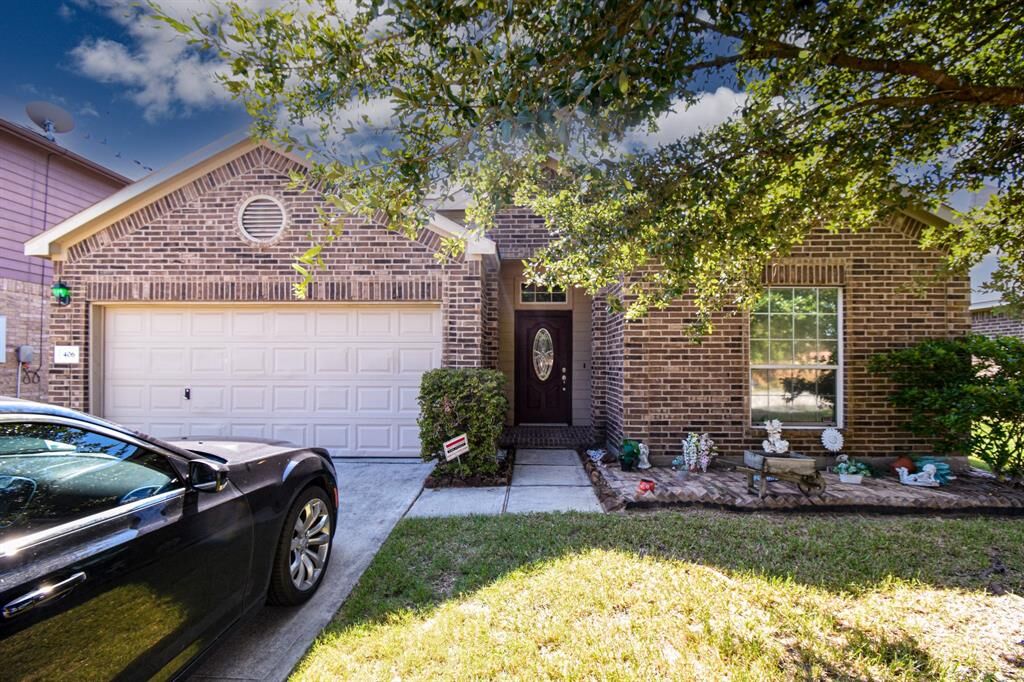 Property Photo:  406 Oak Gate Drive  TX 77304 