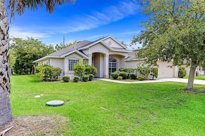 Property Photo: 63 Radcliffe Drive FL 32164