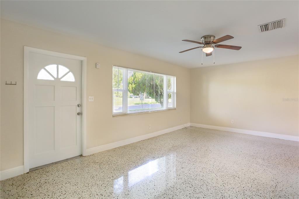 Property Photo: 6911 16th Street N FL 33702