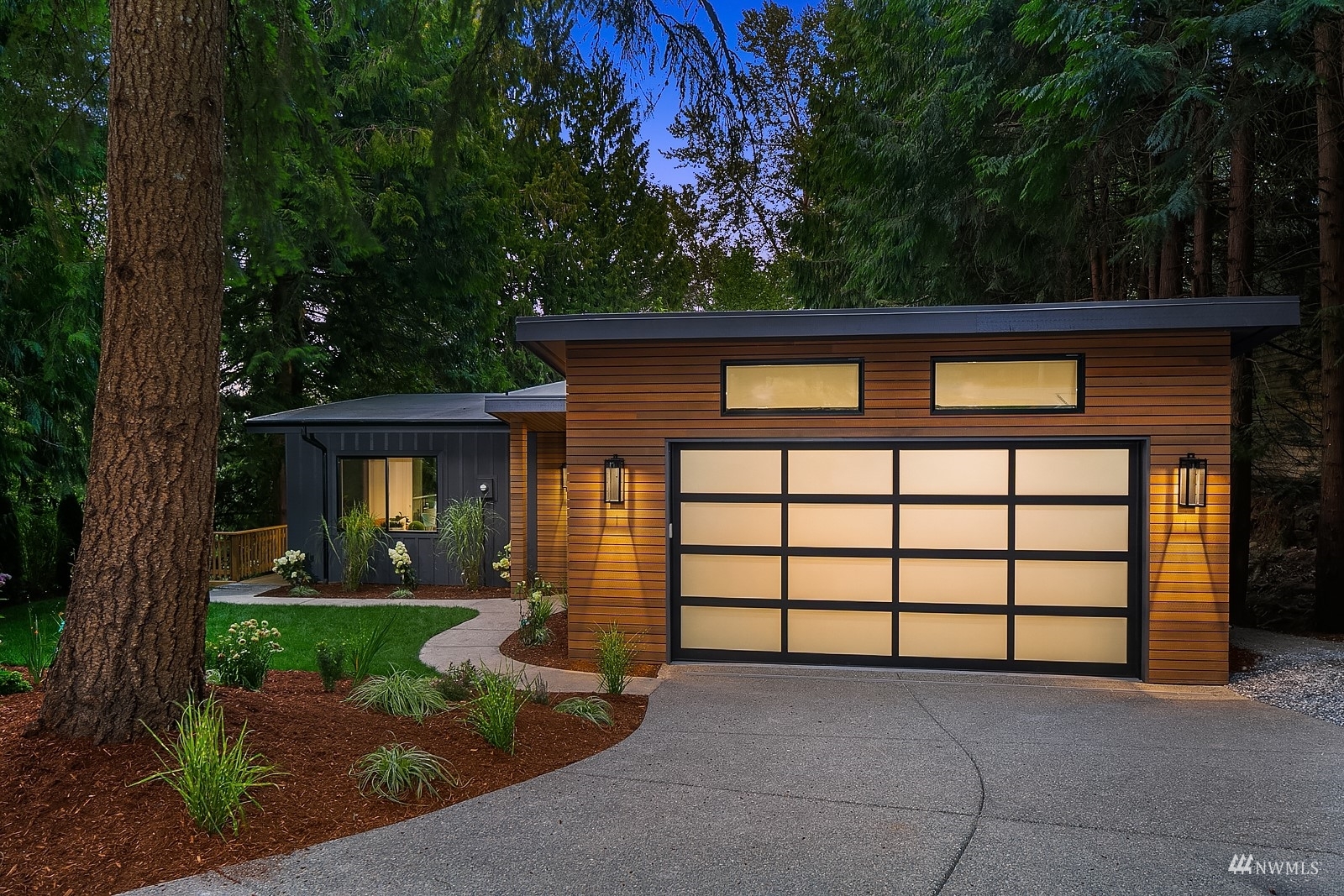 Property Photo:  890 Wildwood Boulevard SW  WA 98027 