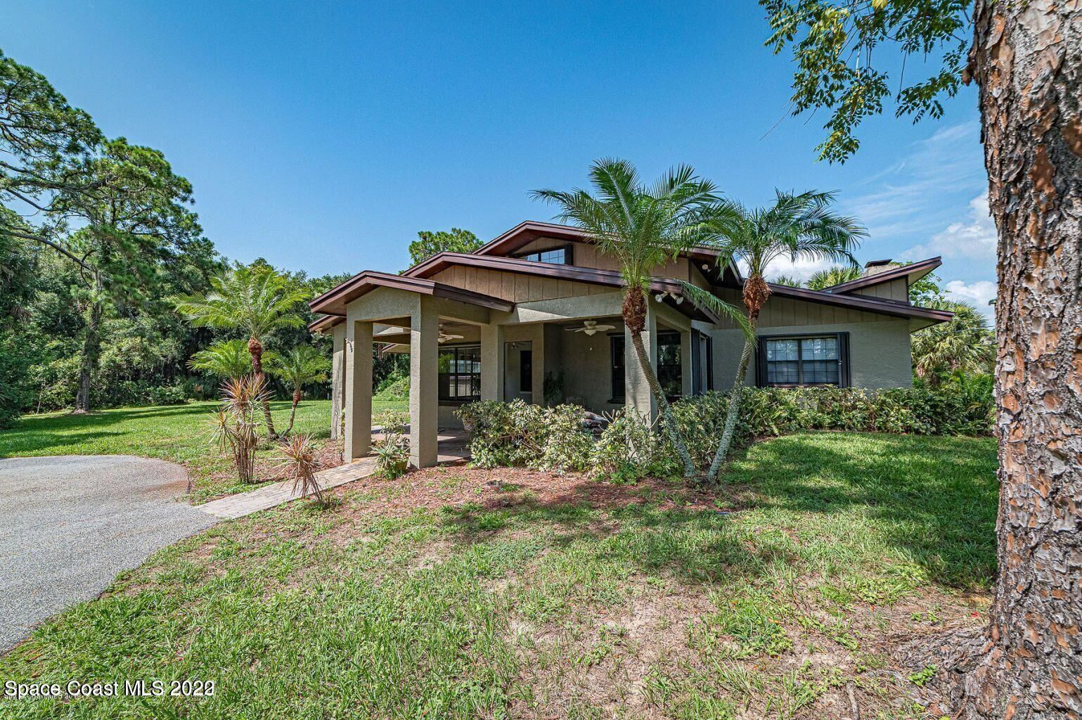 Property Photo: 450 Little League Lane FL 32780