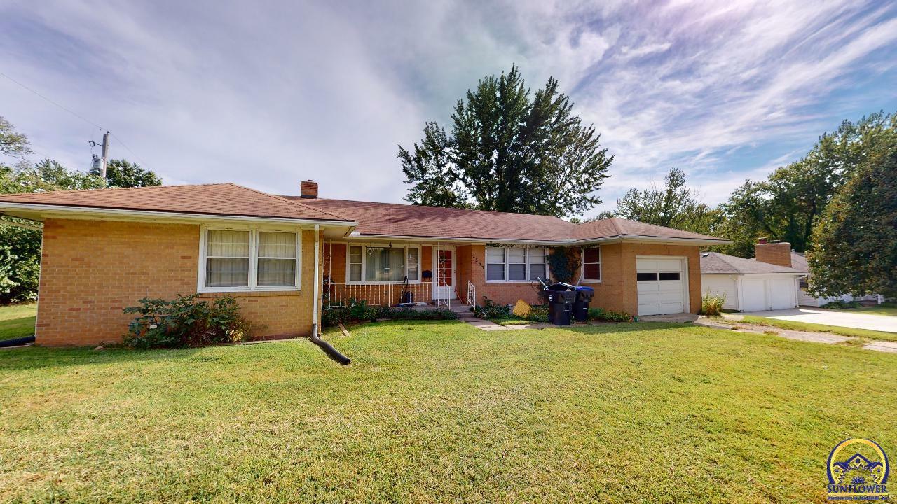 Property Photo:  2633 SE 29th St  KS 66605 