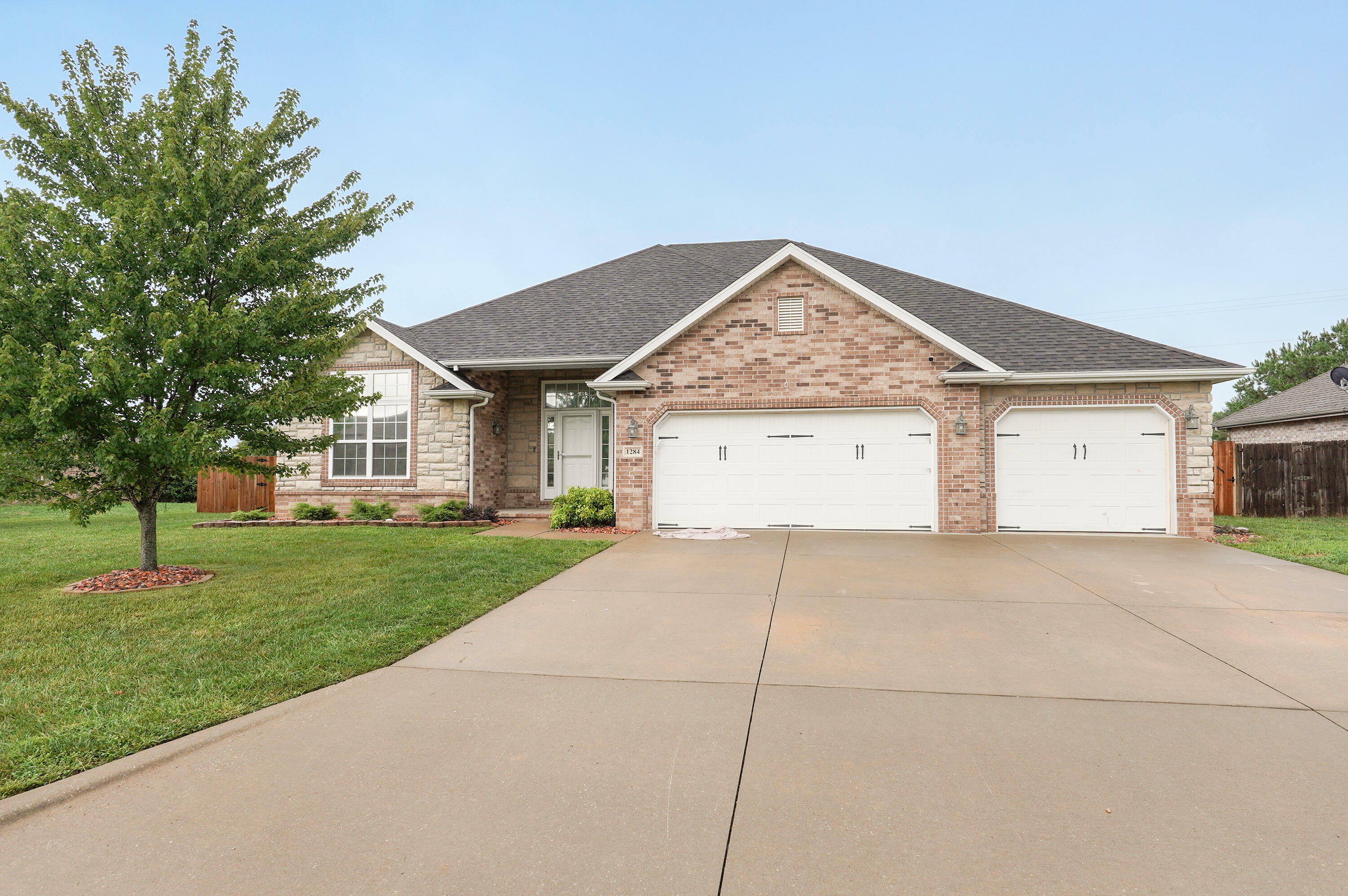 Property Photo: 1284 S Acorn Avenue MO 65738