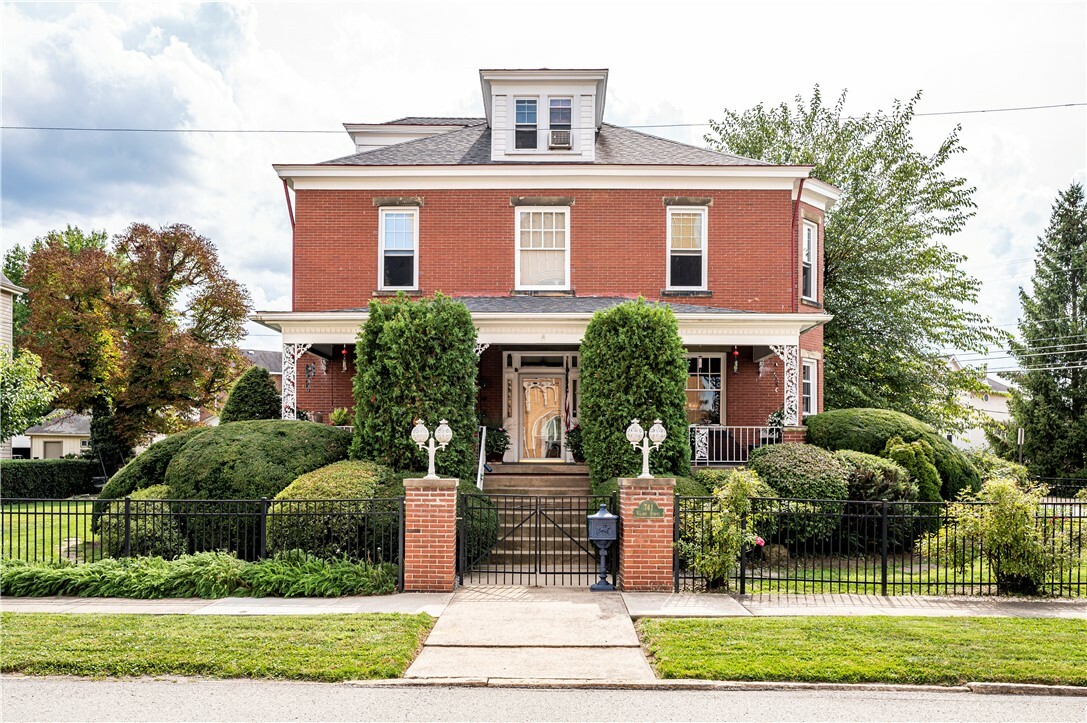 Property Photo:  741 W Walnut St  PA 15666 