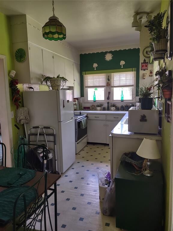 Property Photo: 1903 Curry Ford Road FL 32806