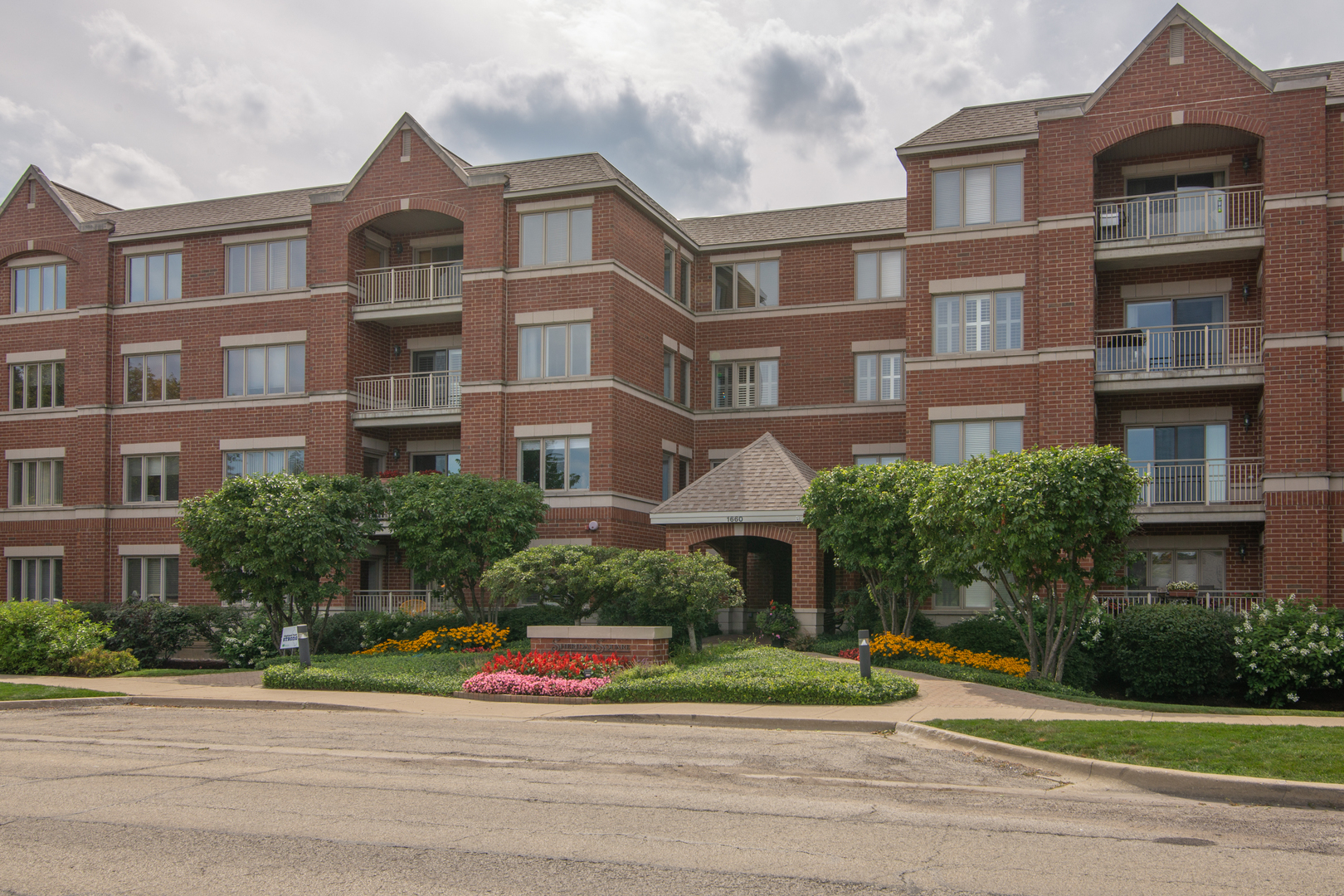 Property Photo: 1660 1st Street 101 IL 60035