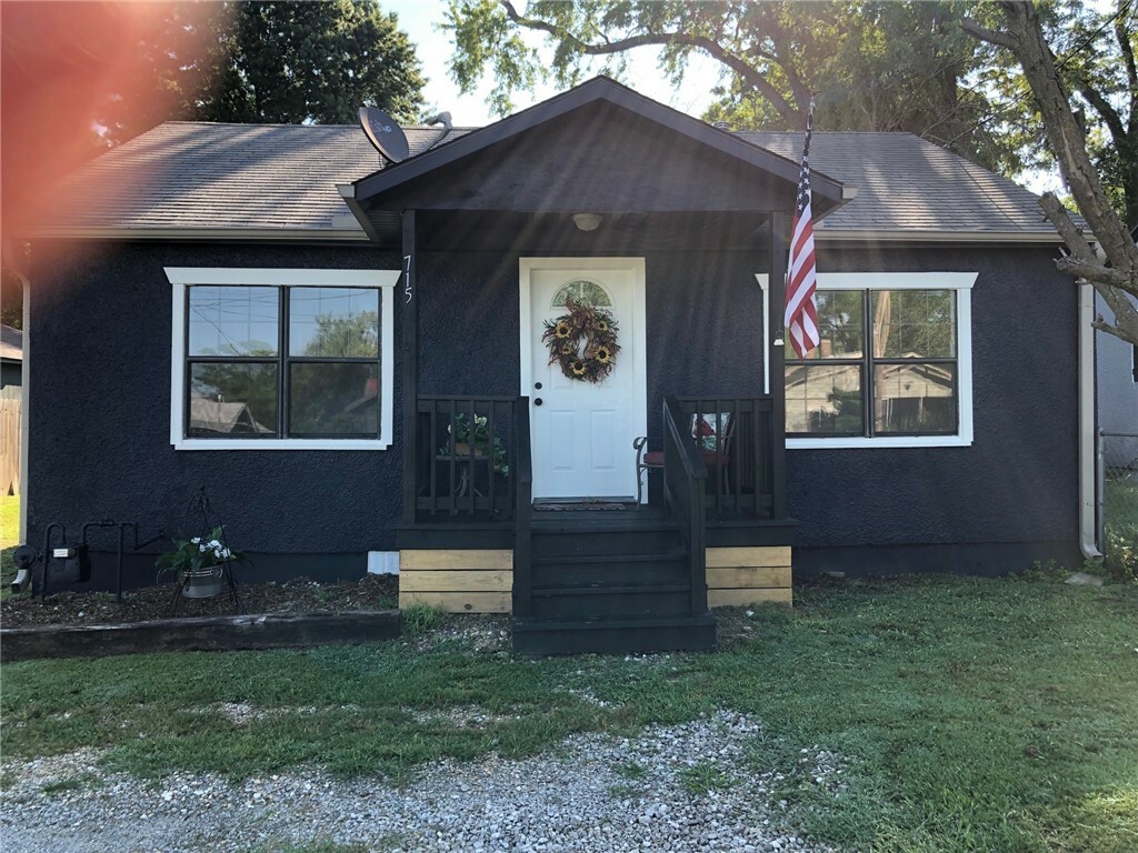 Property Photo:  715 S Hico Street  AR 72761 