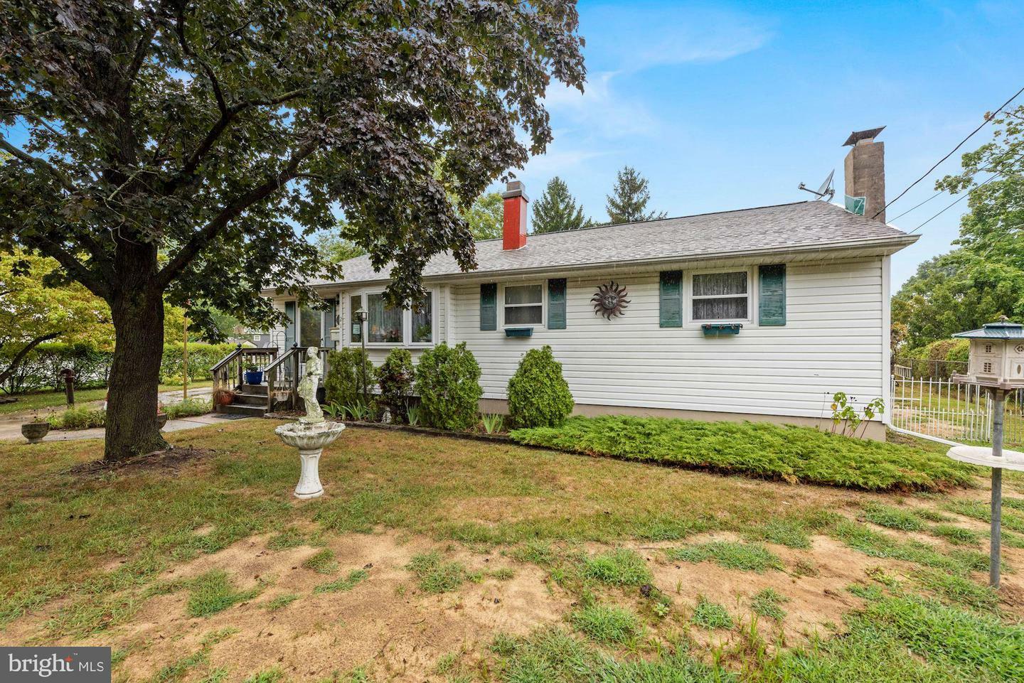 Property Photo:  21 3rd Avenue  NJ 08068 