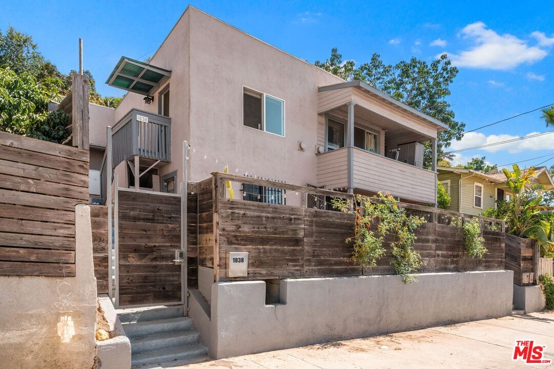 Property Photo:  1834   Ashmore Pl  CA 90026 