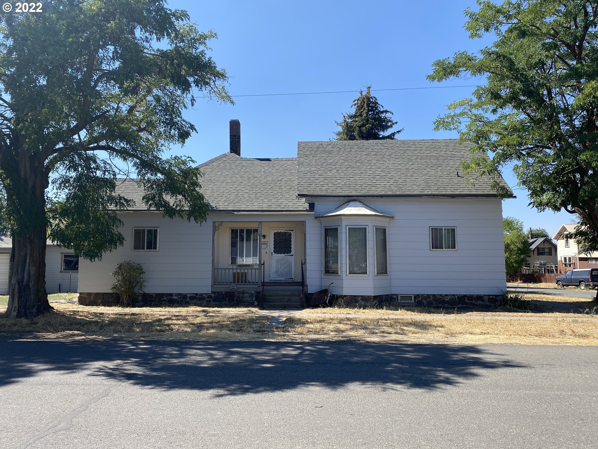 Property Photo: 101 S Klickitat St WA 98620