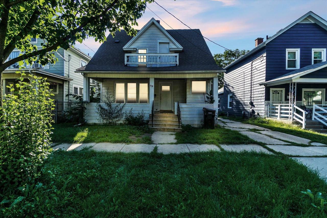 Property Photo:  714 Vine St  WI 53511 