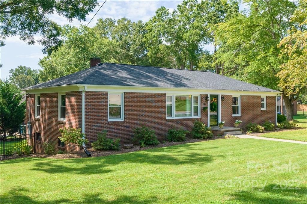 Property Photo:  681 13th Avenue Place  NC 28601 