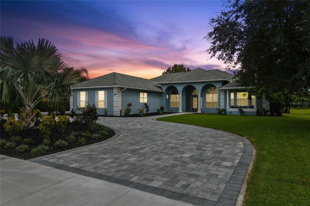 Property Photo:  8040 Courtleigh Drive  FL 32835 