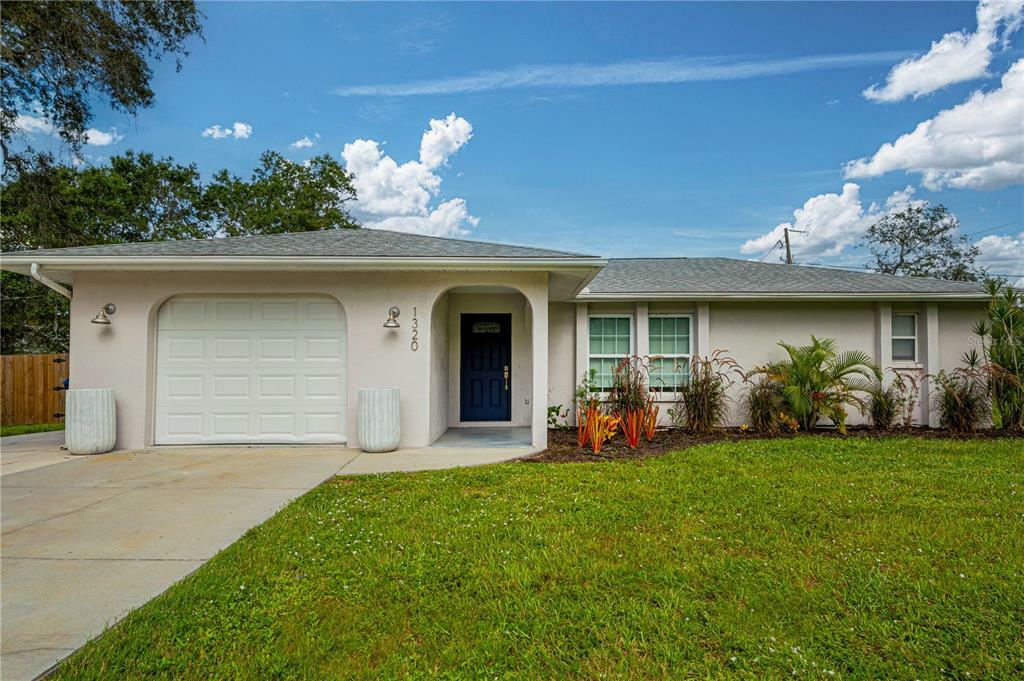 Property Photo:  1320 Nantucket Road  FL 34293 