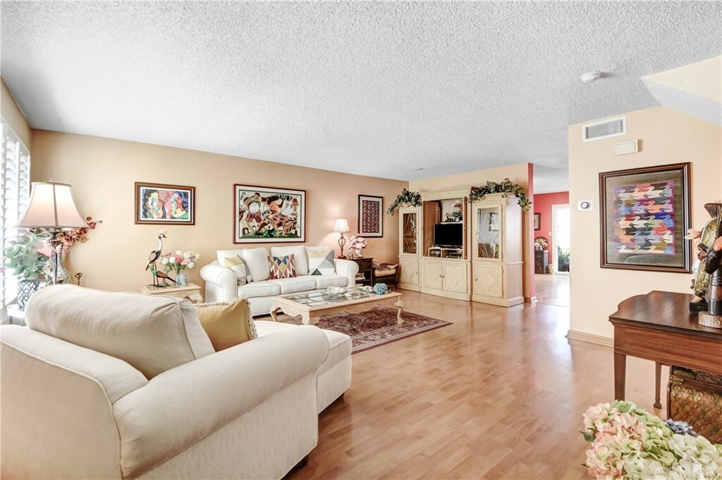 Property Photo:  9749 Reseda Boulevard 19  CA 91324 