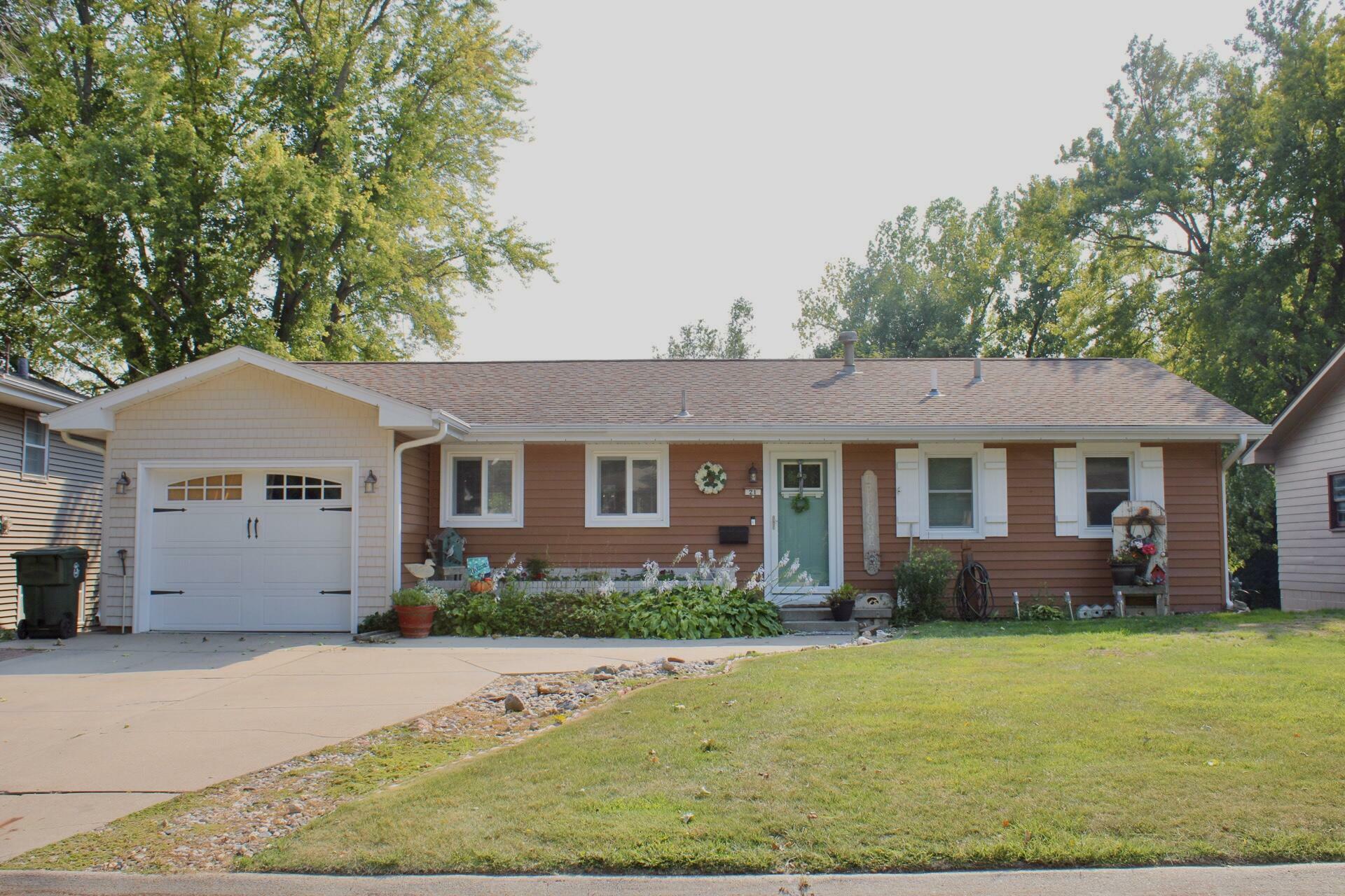 Property Photo:  21 Crestwood Drive  IA 51503 