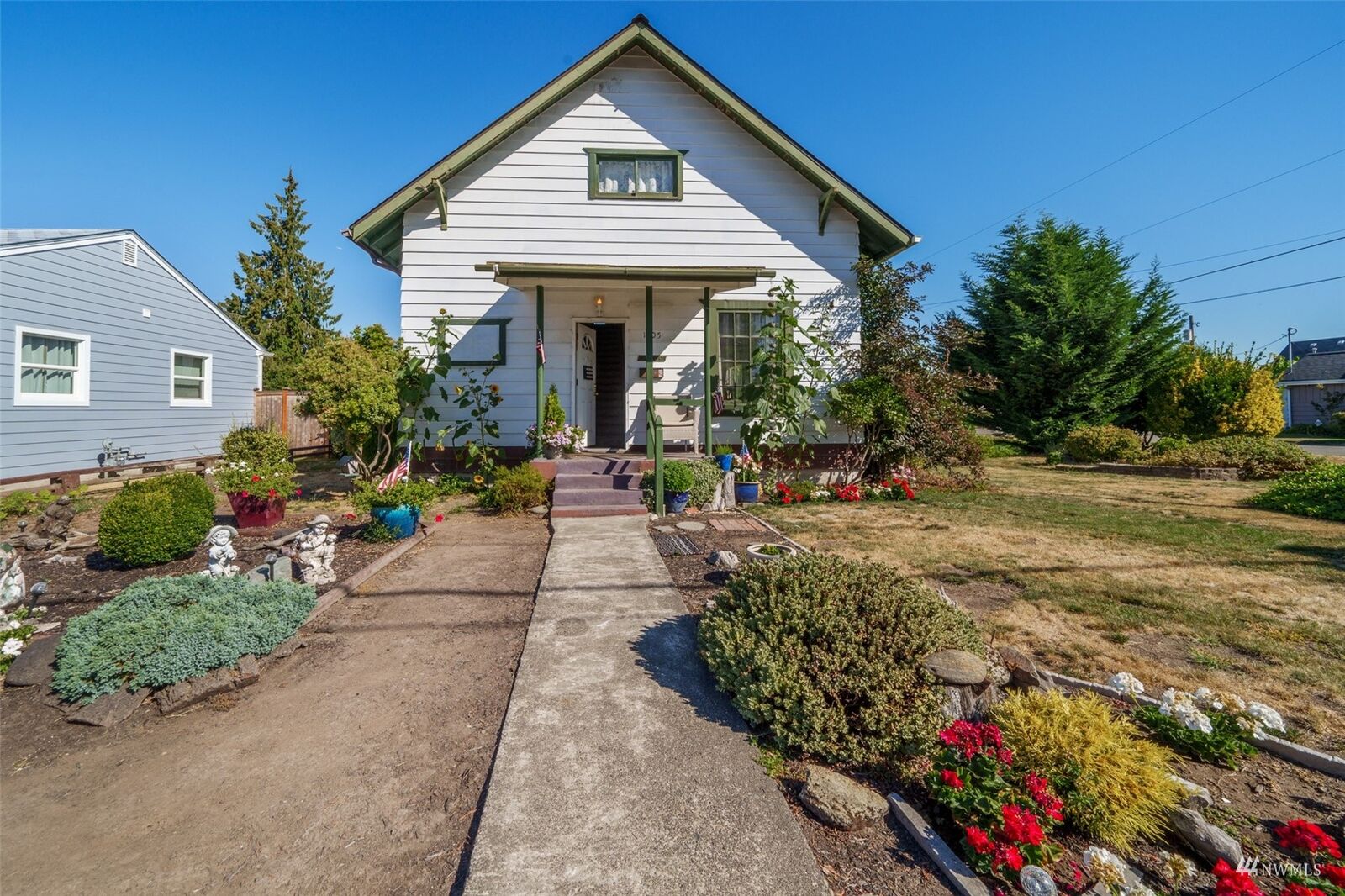 Property Photo: 1305 8th Avenue NW WA 98371